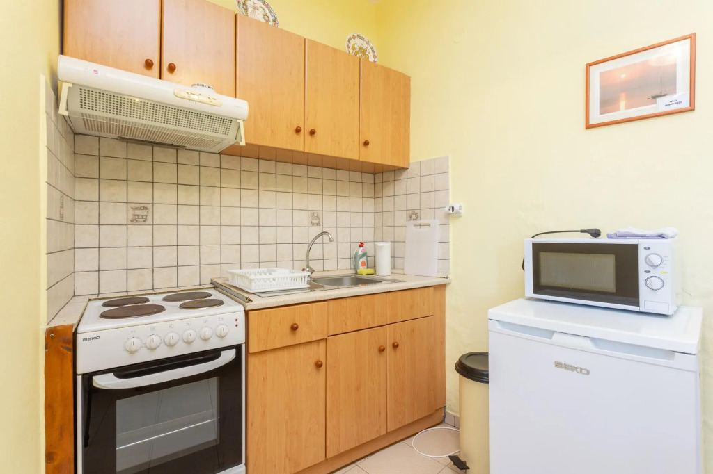 Dolphin Studio Swimming Pool Walk to Beach Sea Views A C Wifi Car Not Required - 559