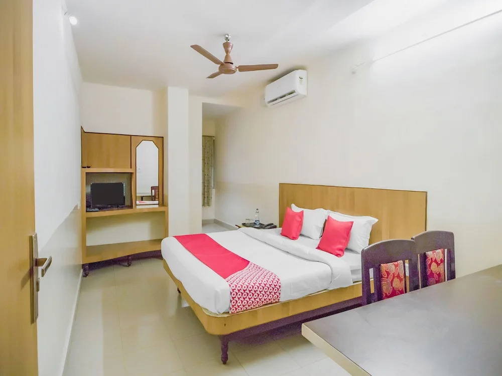 OYO 13300 Anupama Residency