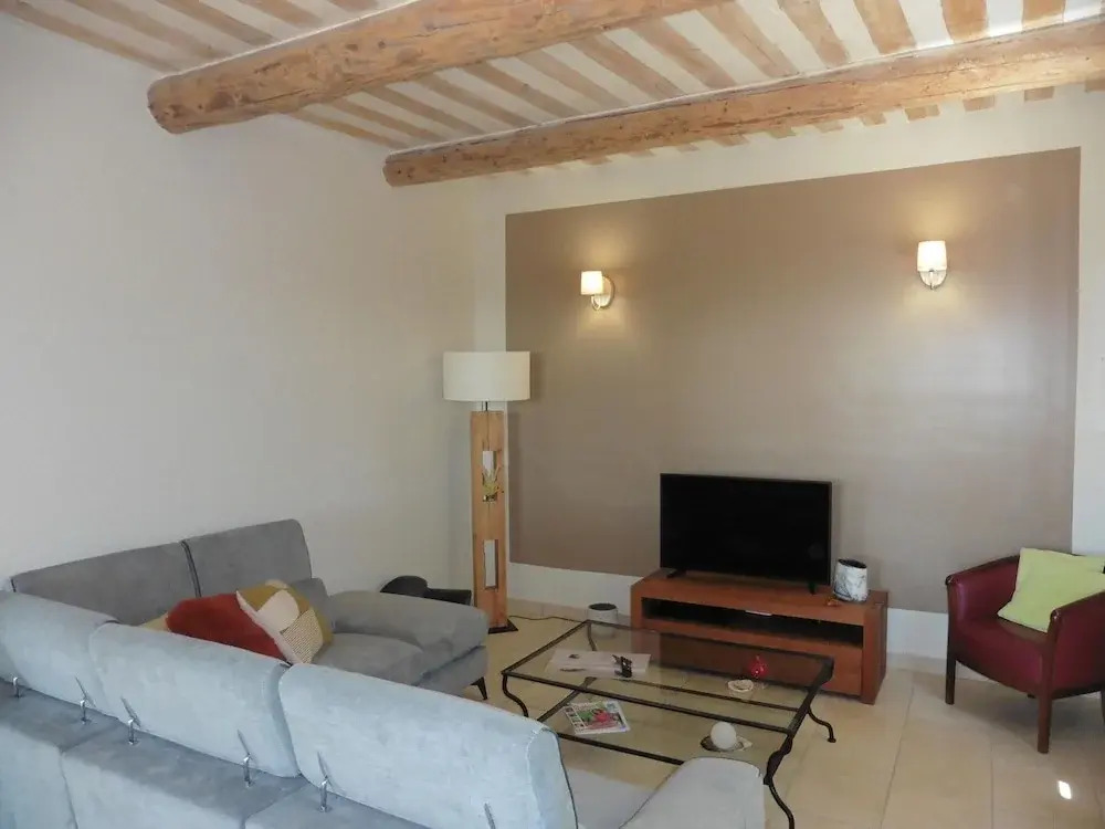 Pretty, Spacious Holiday Home With Private Pool