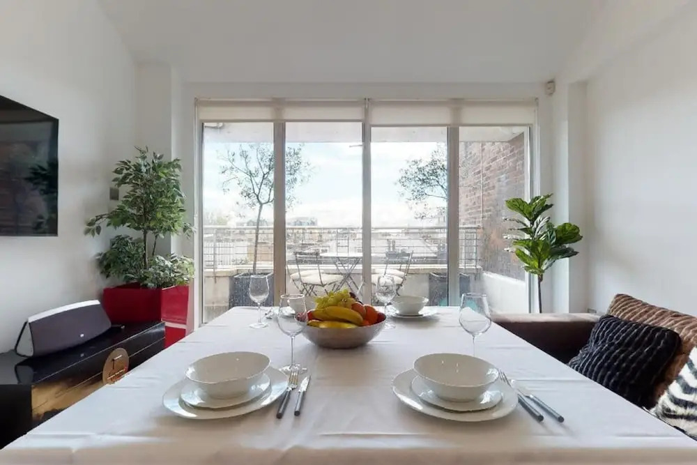 Short let - Penthouse Apartment With West-facing Terrace