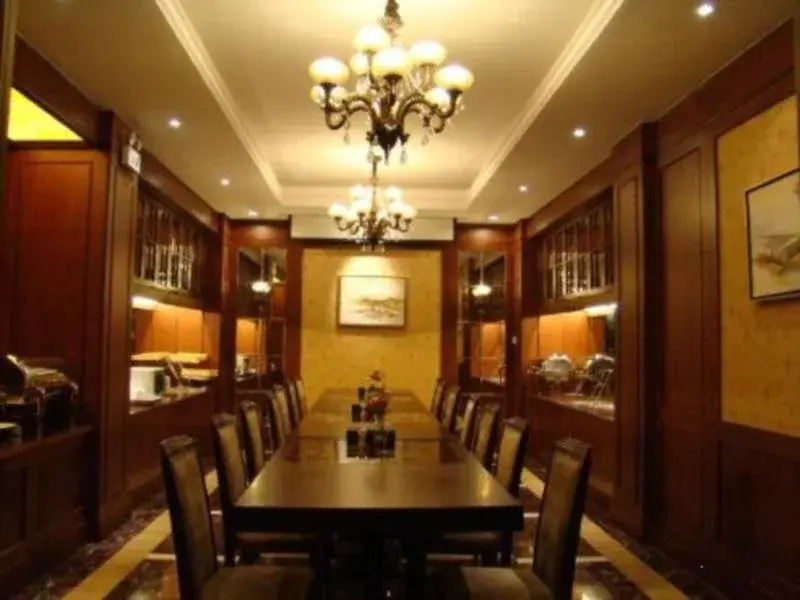 Linjiang Hotel