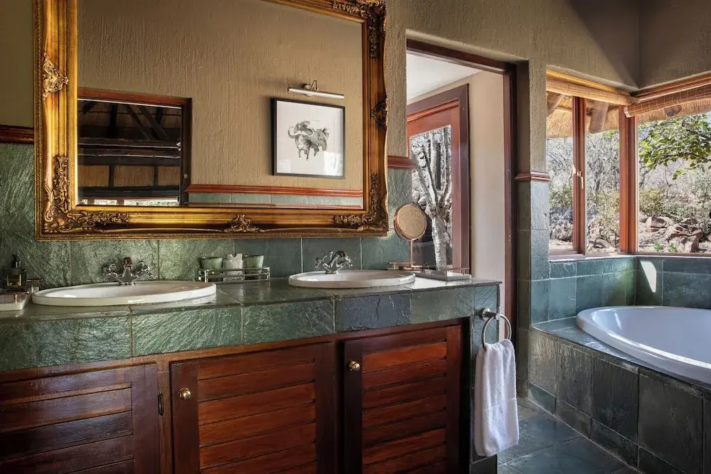 Ndlovu Safari Lodge