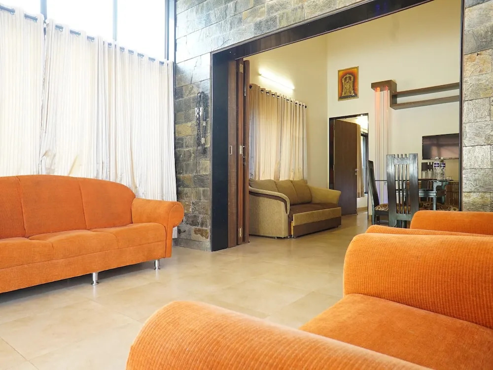 OYO 19690 Home Luxury Farm Lonavala Lake