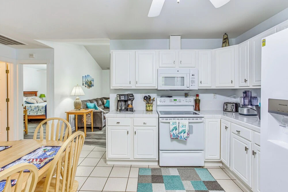 Beachy Oak Island Family Home - 1 Mi to Ocean!