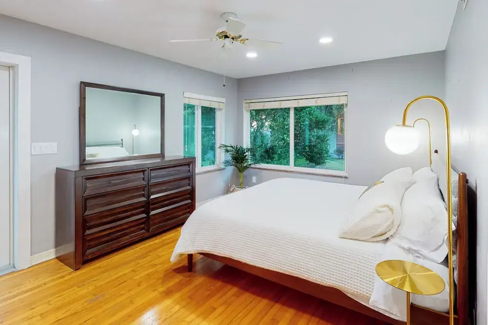 Steps to Lake Hollingsworth! Dog-friendly Retreat