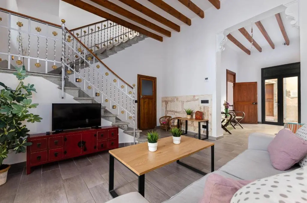 YourHouse Can Jordi, air conditioned holiday house with private pool