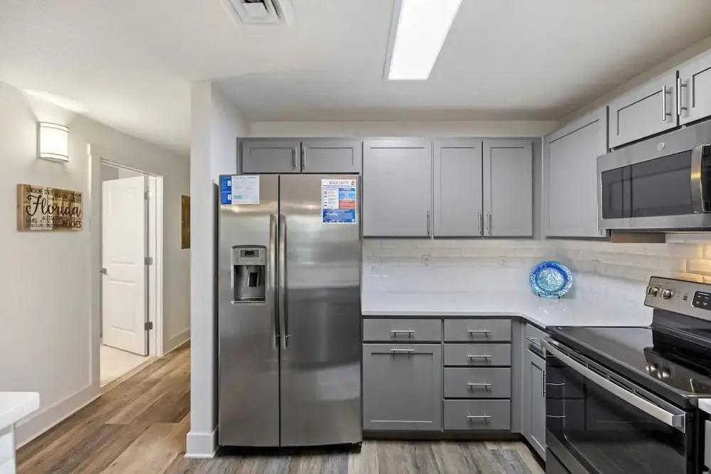 Fall Retreat Condo w Heated Pool Hot tub Pier Pk