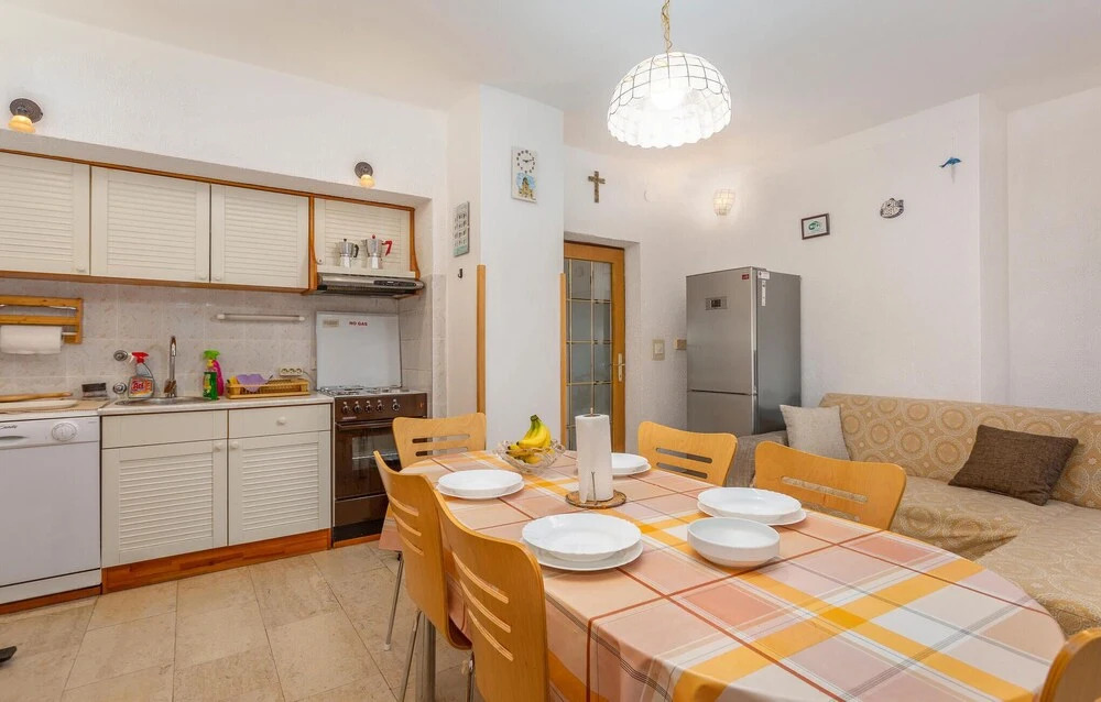 3 Bedroom Stunning Home In Omisalj