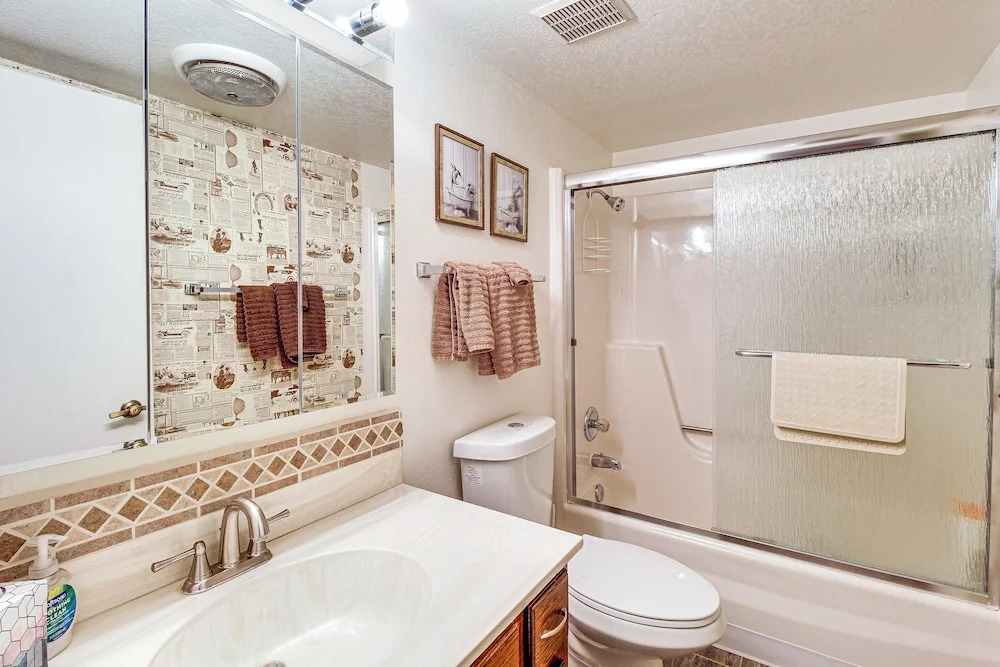 Hike & Golf: Family Home w/ Balcony in Pinetop!