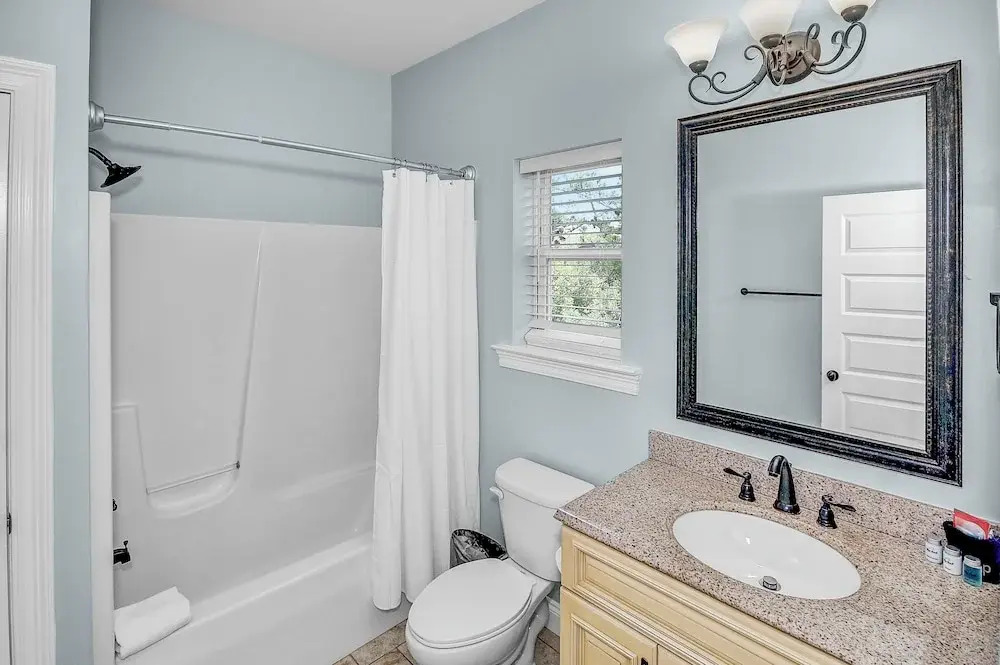5 Bed, 5 Bath Beach Home/Only a 3 Minute Walk To The Beach! SLEEPS 12