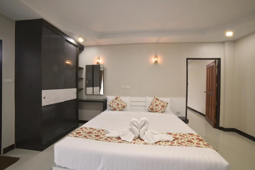 Gold Airport Suites