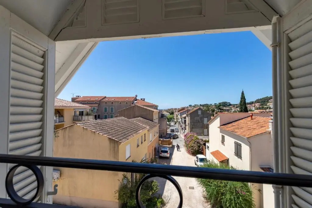 Outstanding AC 2 bedroom with terrace close to beaches - Dodo et Tartine
