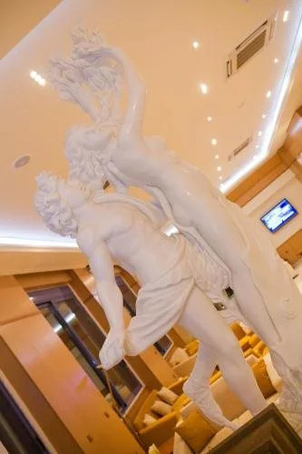 Saronis Hotel