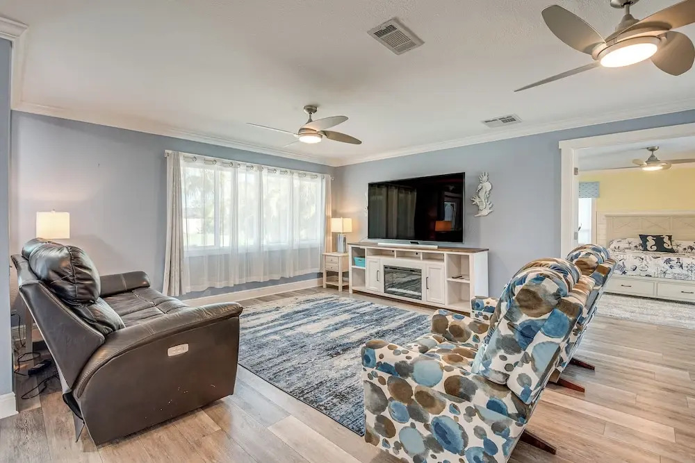 5 Mi to Beaches: Spacious Bradenton Home!