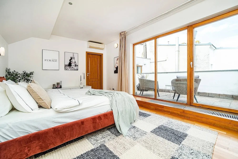 Lavish And Chic Duplex Apartment for Families and Couples