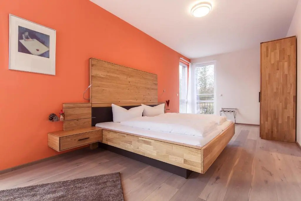 Hotel Vier Jahreszeiten an der Therme & Kliniken Bad Krozingen Nähe Freiburg & Schwarzwald Ideal für Wellness Kur & Business Ausflüge 24h Check In- WLAN & Parken gratis