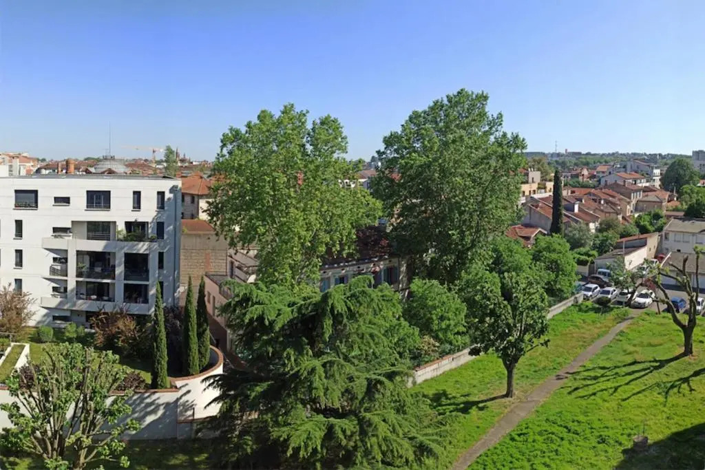 Sublime 80m With Balcony In Toulouse