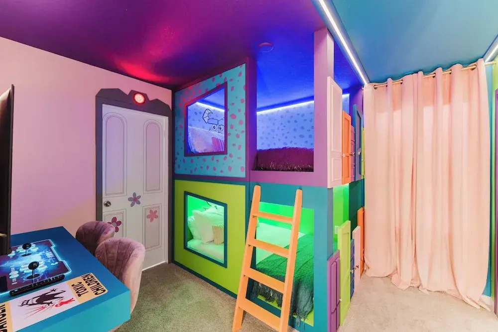Themed 6BR Solara Near Disney Pool Summerkitchen
