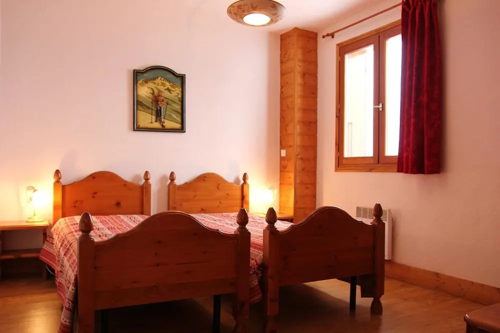 big appartment on 2 levels with 5 bedrooms Apartment 5 agence la cime