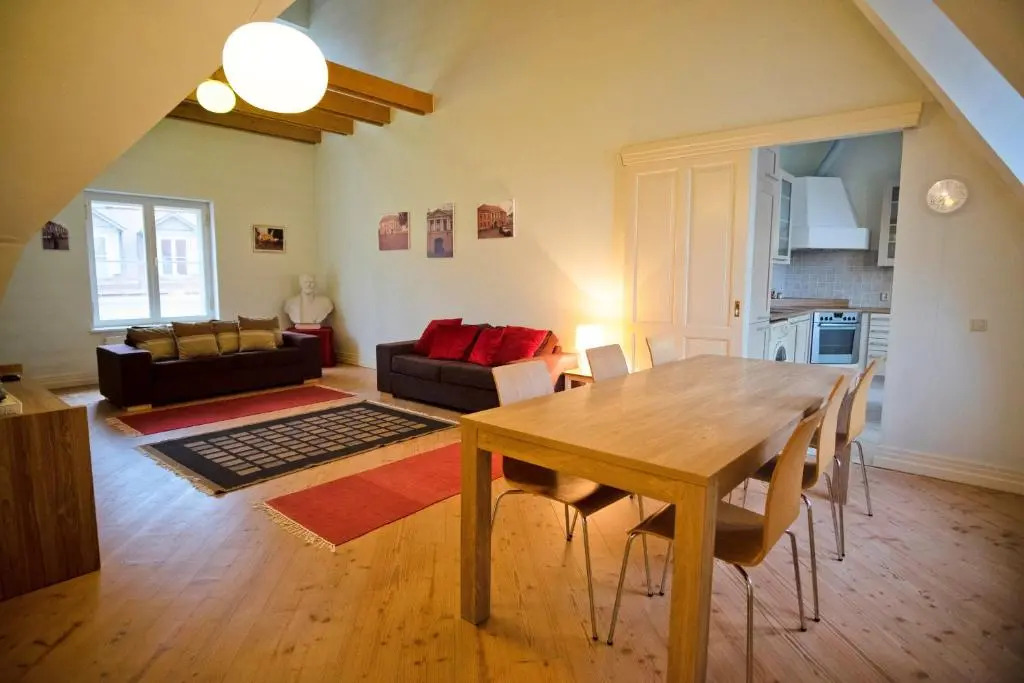 Dream Stay - Superior 2 Bathroom Family Apartment in Old Town