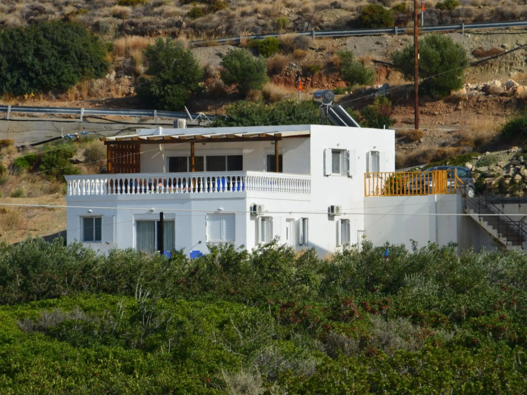Villa in Makry Gialos near Sandy Beach