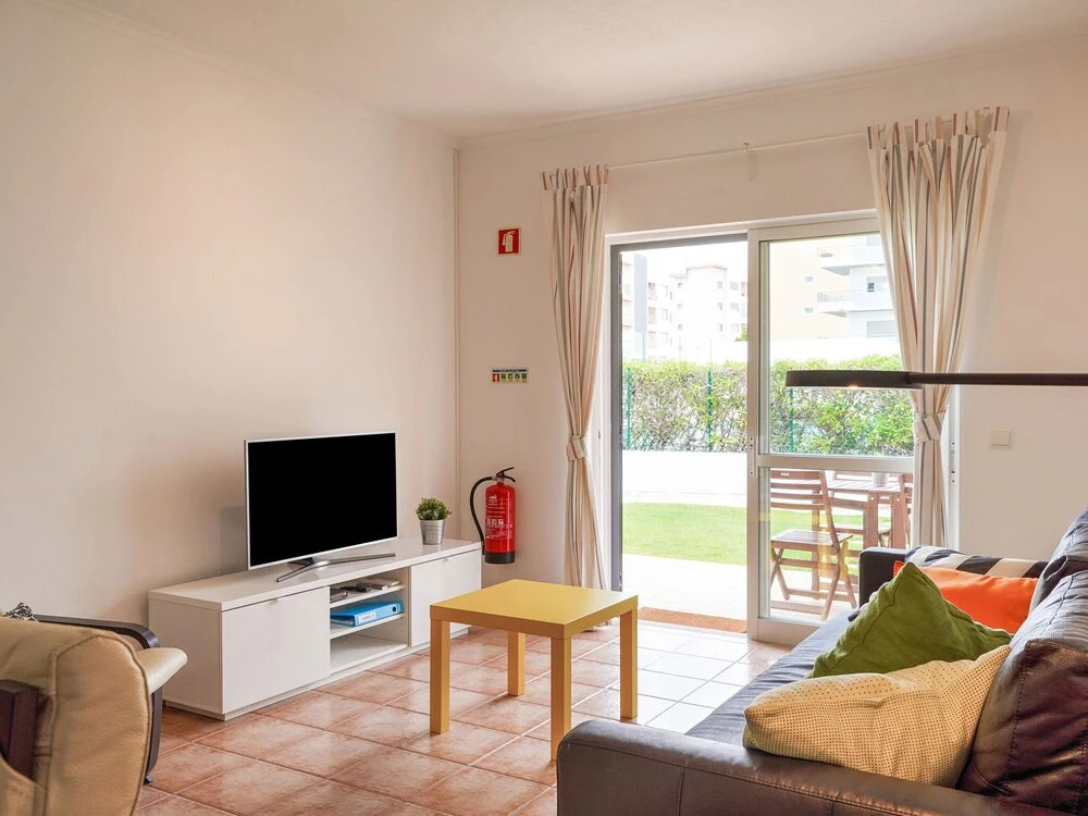 Beautiful Apartment With a Bedroom in Meia Praia and a Communal Swimming Pool