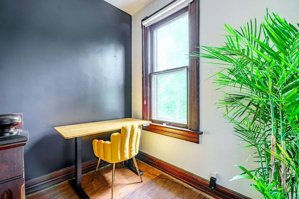 NEW Luxe Pet Friendly Free Parking Downtown