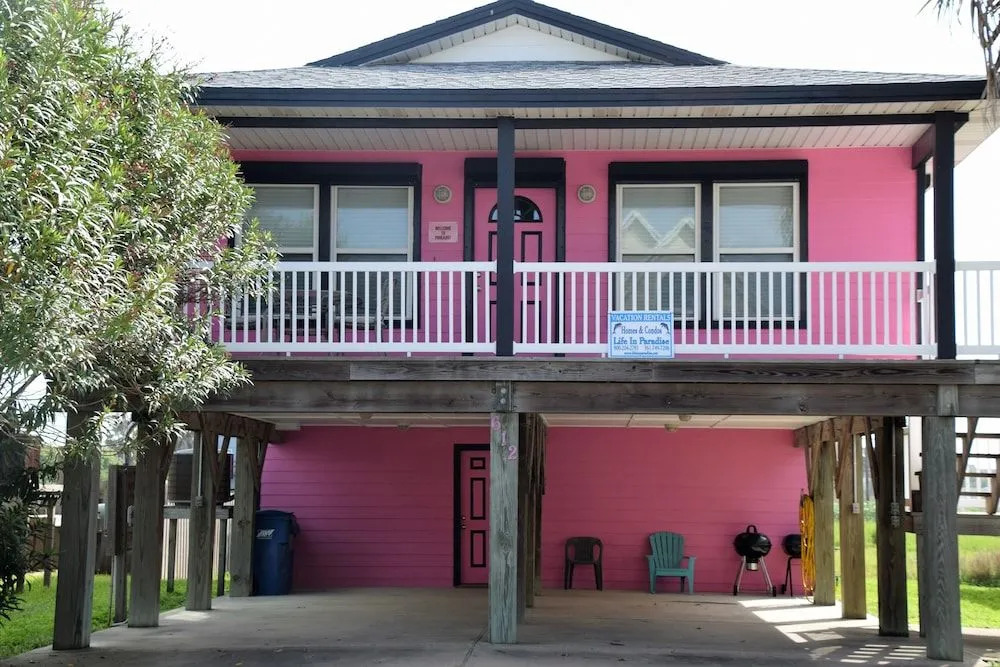 Pinkadot - Four Bedroom Home