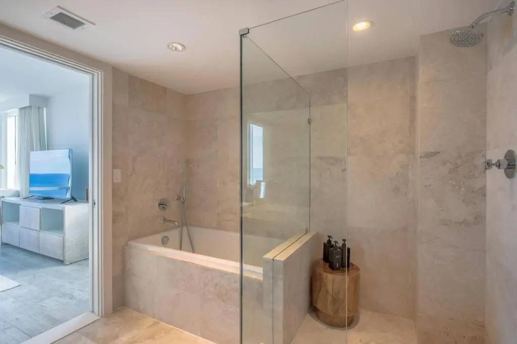 Oceanview Private Condo at 1 Hotel & Homes 1120