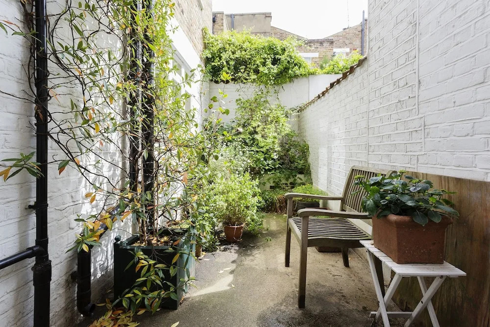 Veeve - Charming Courtyard