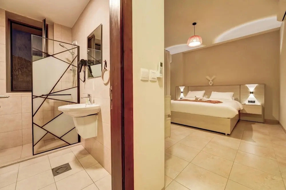 Raha Elite Suites and Villas for Family Only