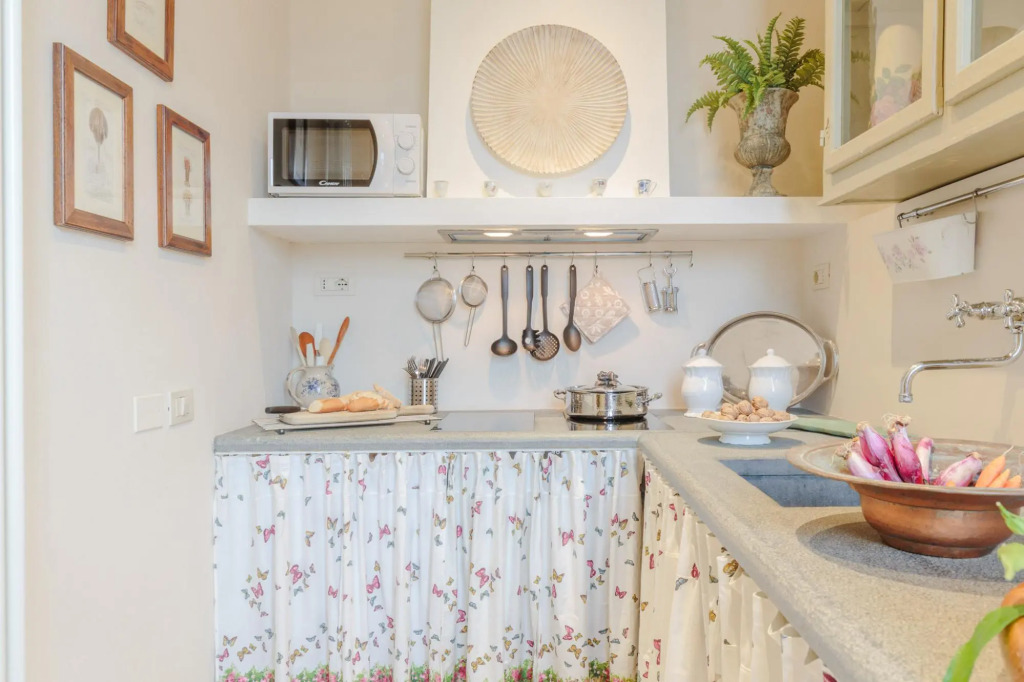 Casa Uccia in Lucca With 1 Bedrooms and 1 Bathrooms