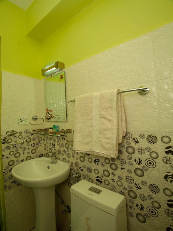 Hotel Cirrus by Oyo Rooms
