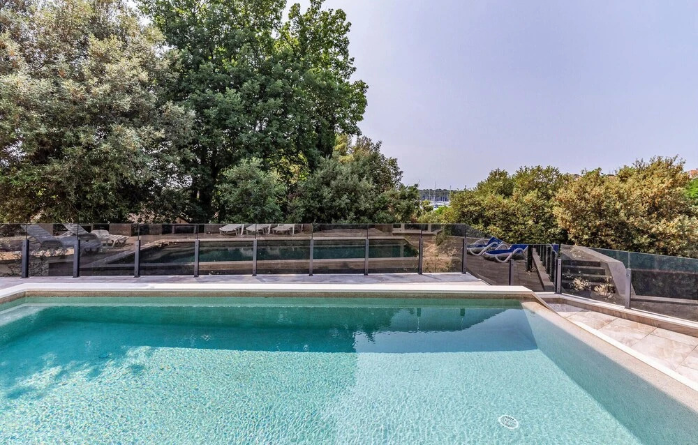 Stunning Apartment in Pjescana Uvala With 3 Bedrooms, Wifi and Outdoor Swimming Pool