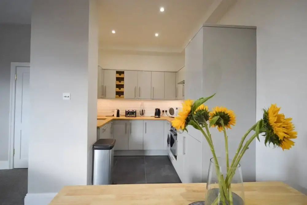 Stylish 3 Bedroom Maisonette Near City Centre
