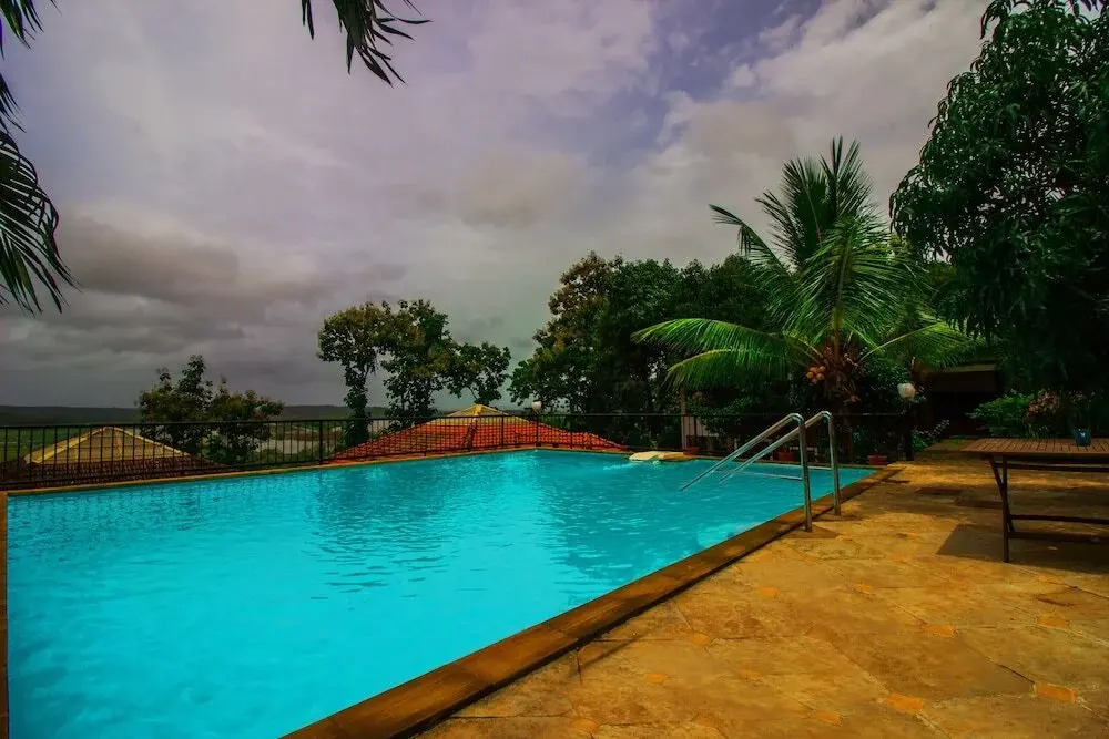 OYO Home 17402 Pool View Villa 4BHK