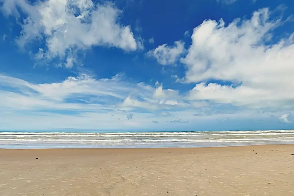 10th-floor 3BR Beachfront Condo w/ Views & Pool