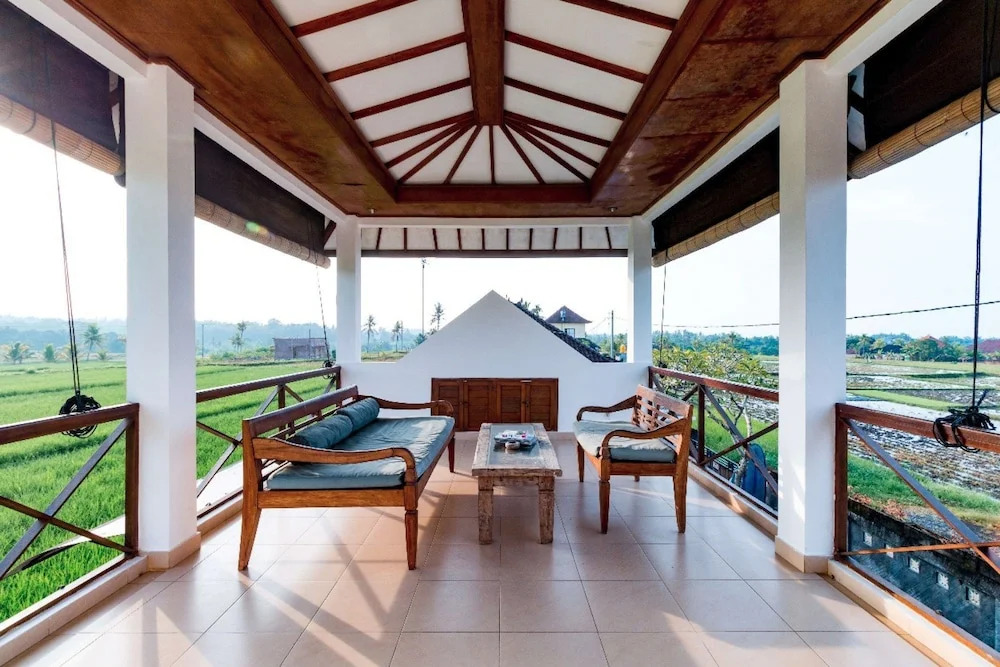 Surfers Villa Medewi