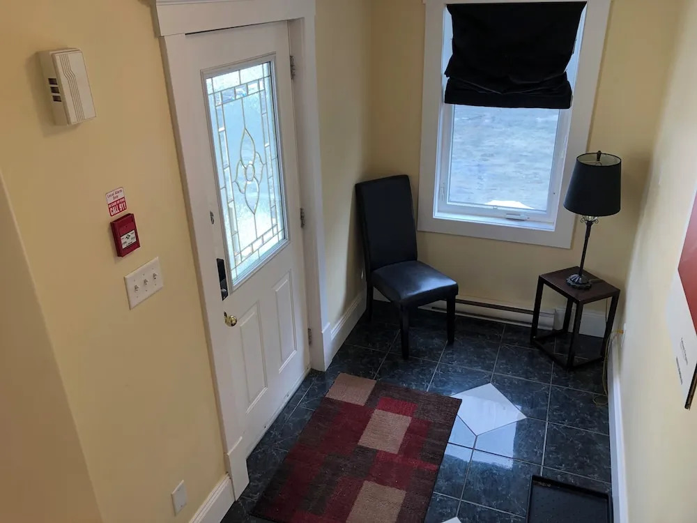 Leaside Manor