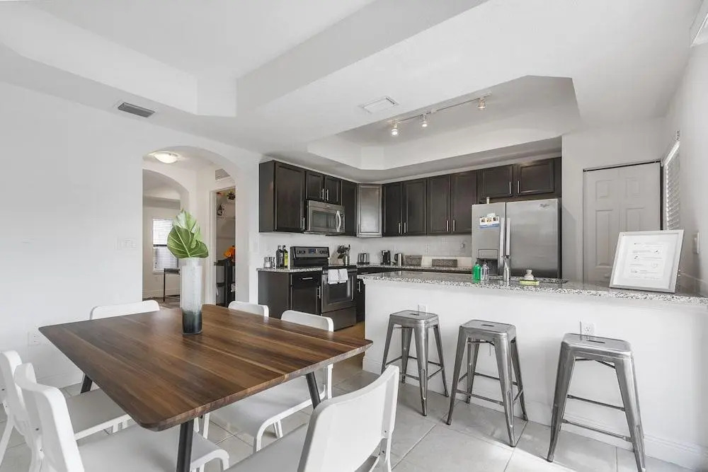 Kasa Davie Apartments