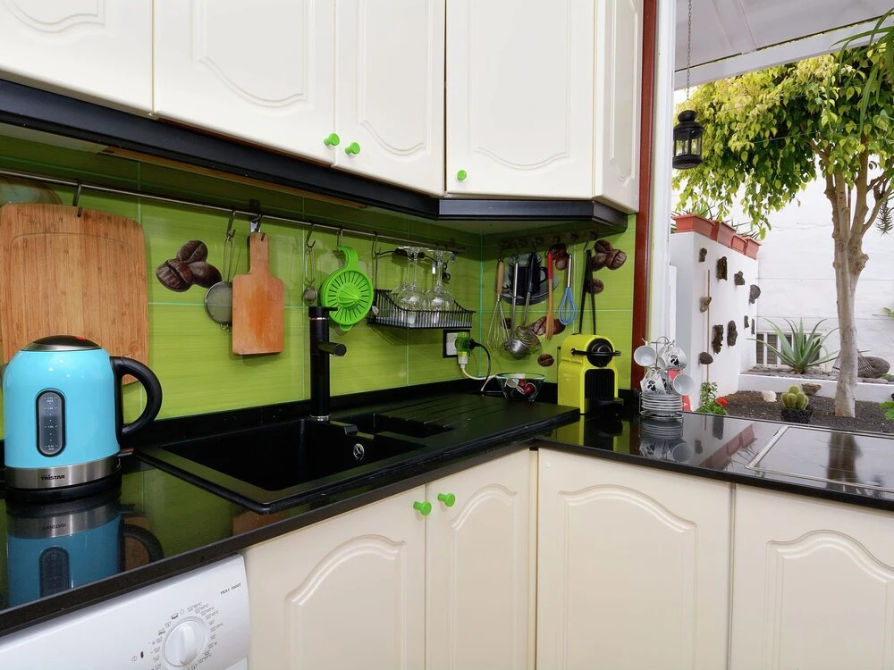 Spacious & Attractive Studio with Communal Pool near Beach