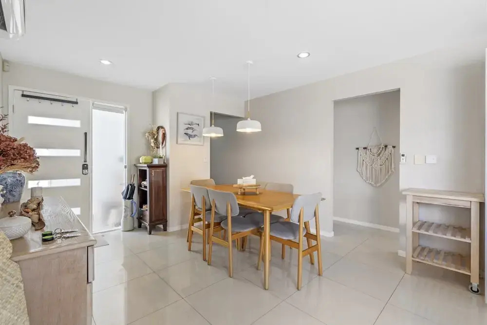 Spacious 4-bed House With Secure Parking