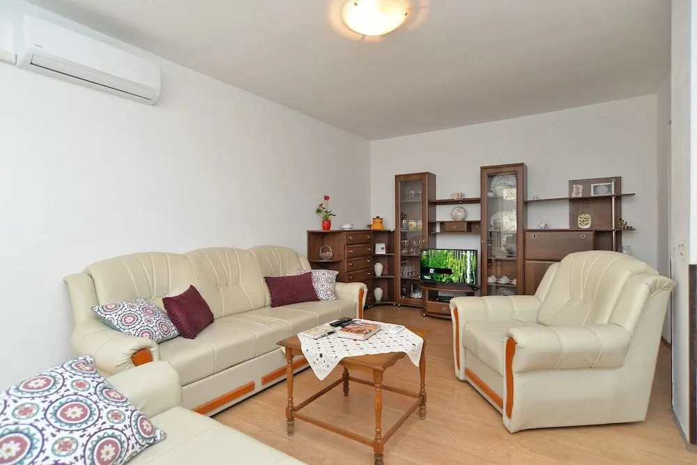 Apartment 1098