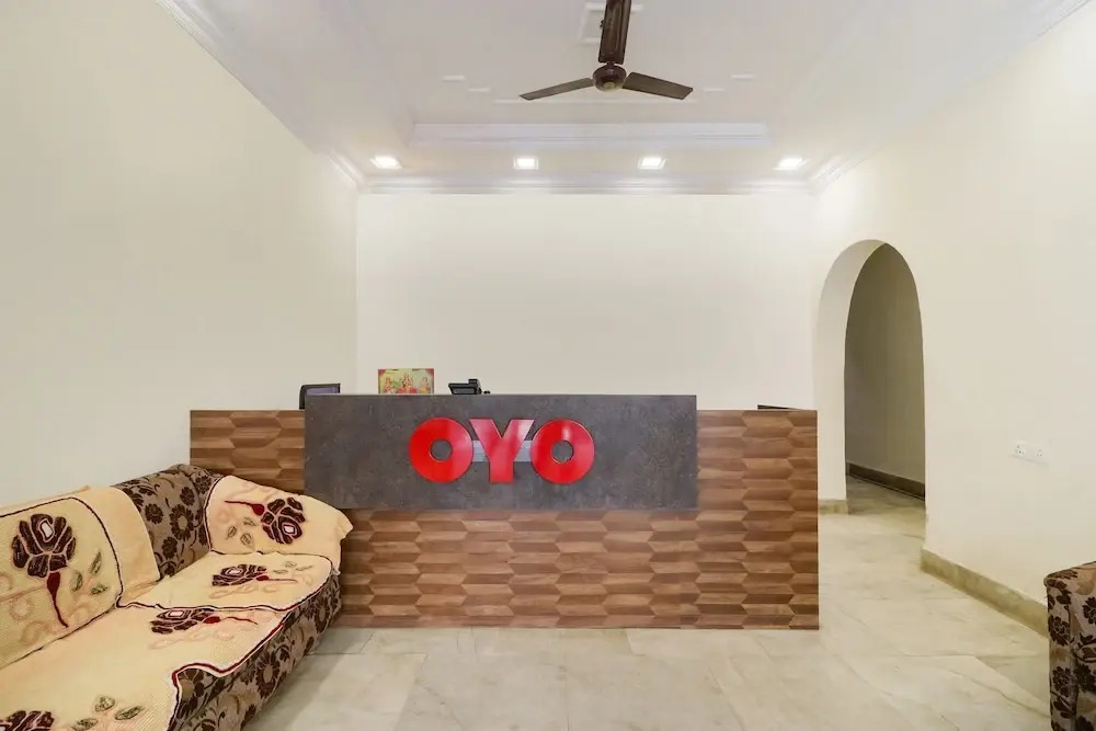 OYO 28789 Hotel Adarsh