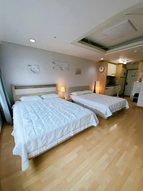 Hongdae Residence-2 1min from Hongik Uni station Exit #1