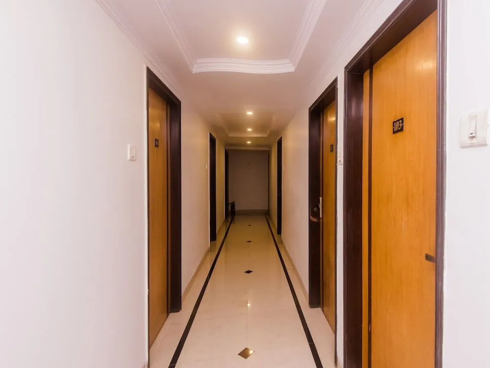 OYO 19028 Hotel Palm Star