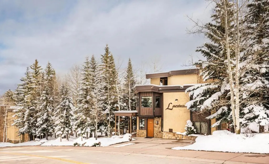 Laurelwood Condominiums Studio Premier Unit 411