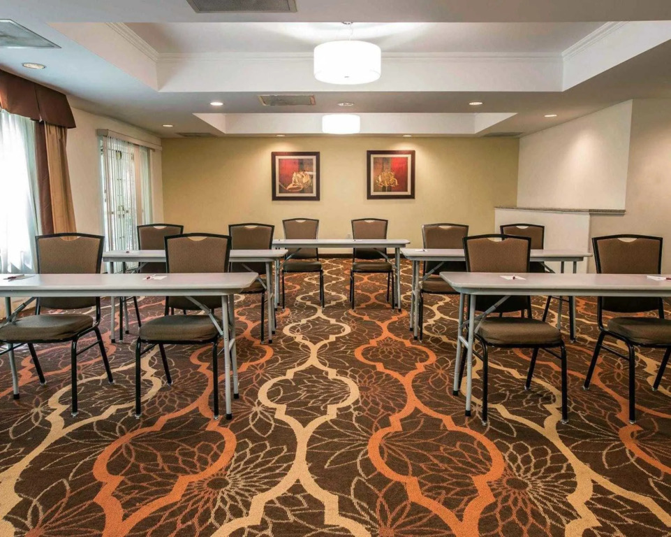 Comfort Suites Hanes Mall
