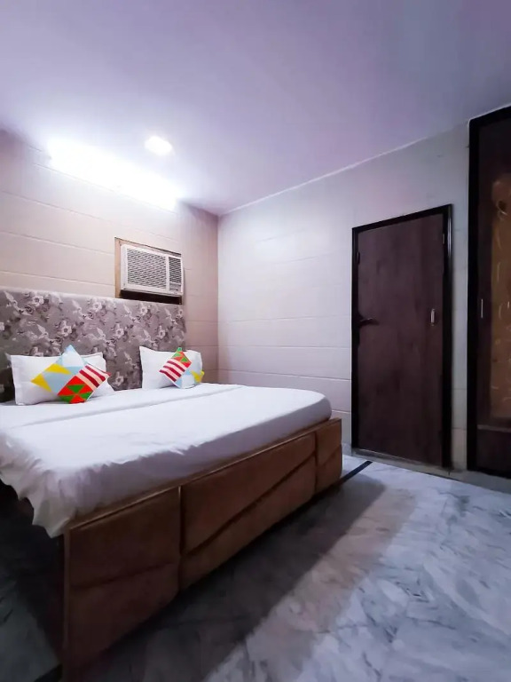 Roomshala 122 Hotel park view