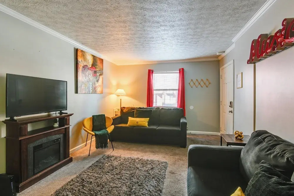 1 Mi to Dtwn: Pet-friendly Apt in Nashville